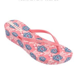 Ipanema pink floral wedges